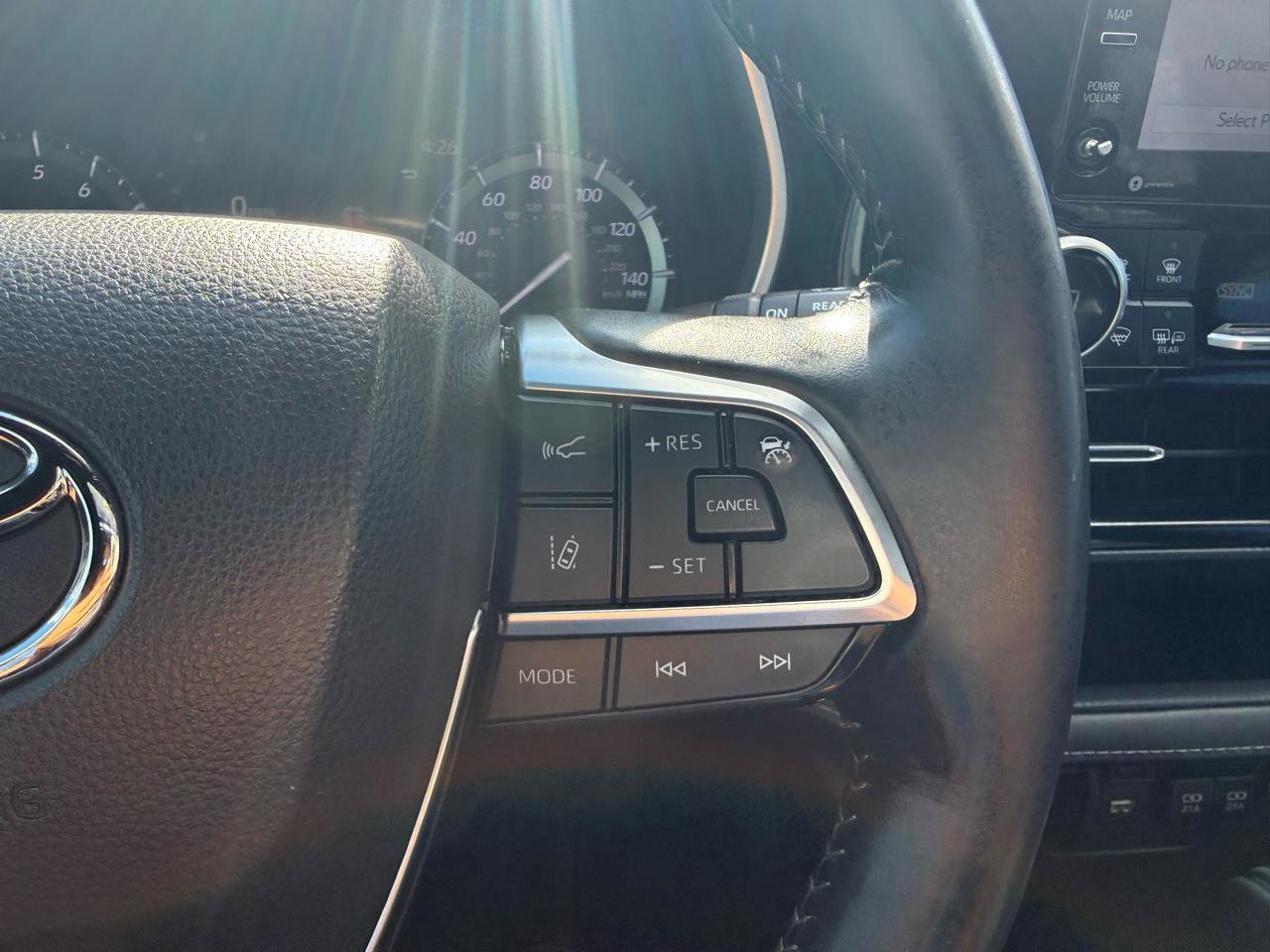 Used 2021 Toyota Highlander XSE FWD image 21