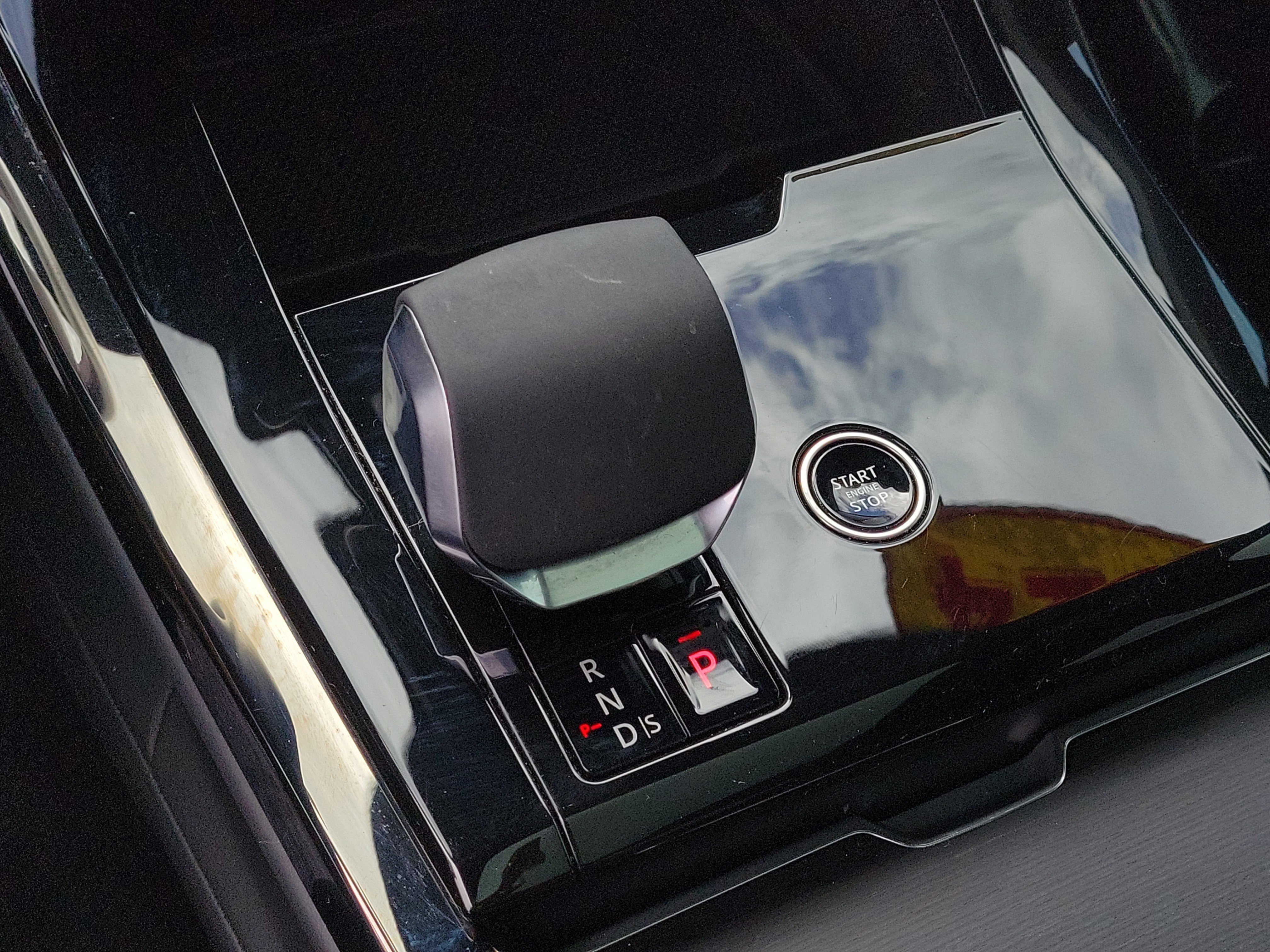 Used 2024 Land Rover Range Rover Sport SE image 24