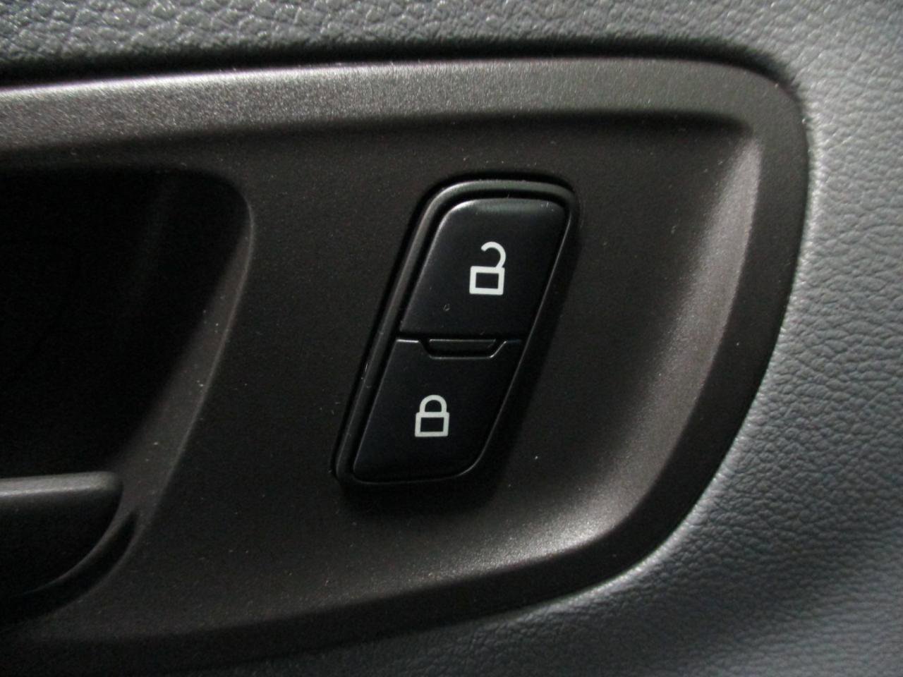 Used 2018 Ford Transit 150 XLT image 15