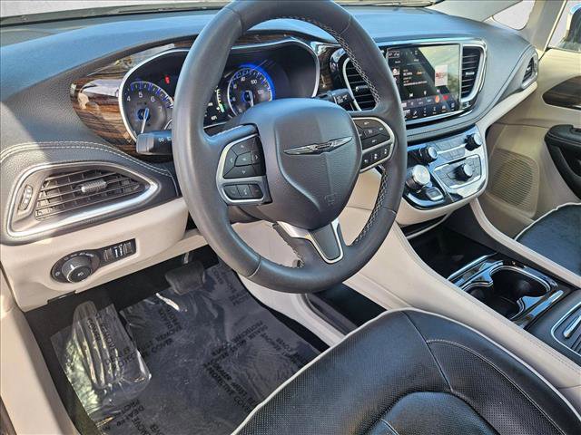 Used 2023 Chrysler Pacifica Limited FWD image 10