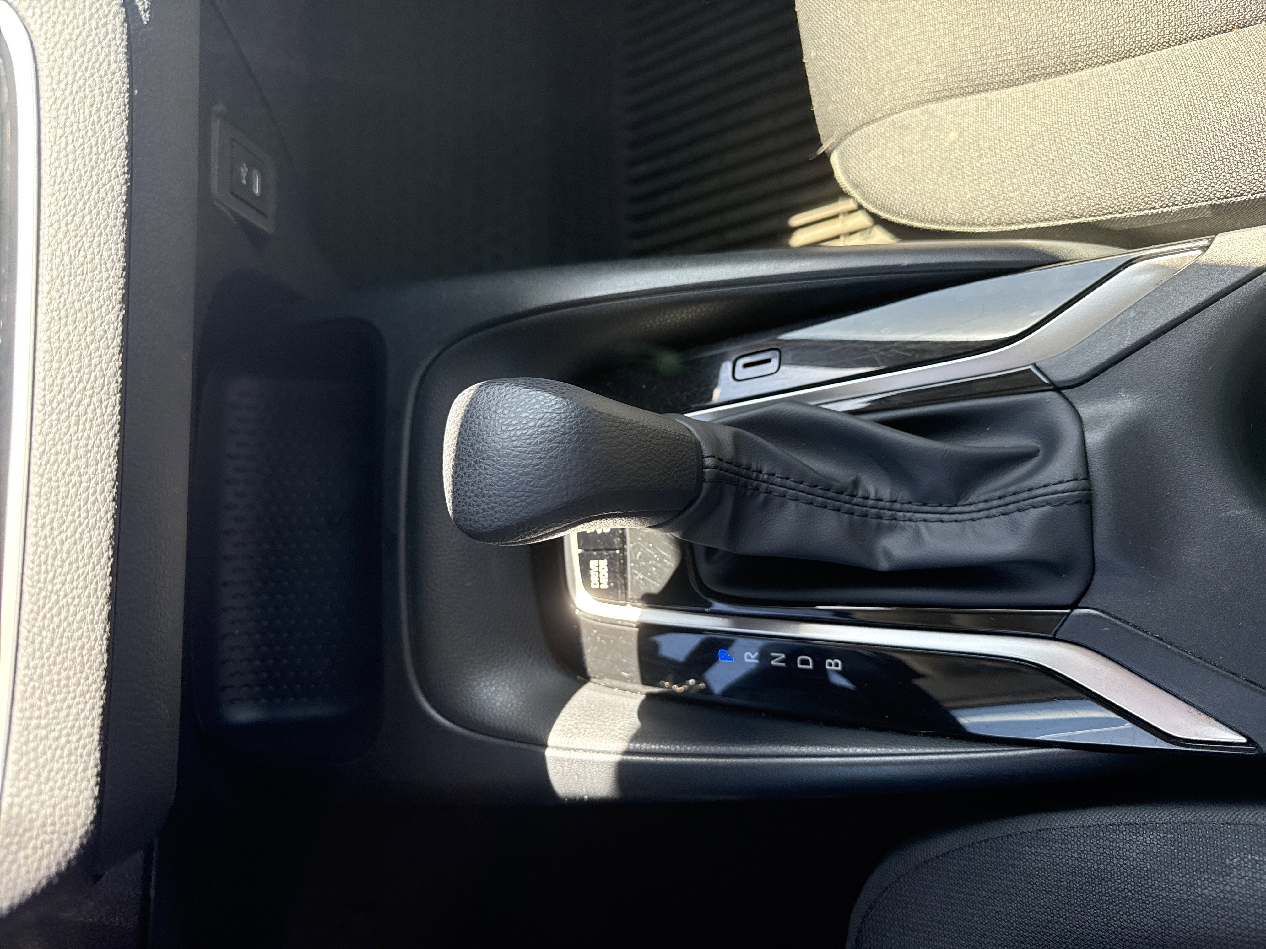 Used 2025 Toyota Corolla LE image 28