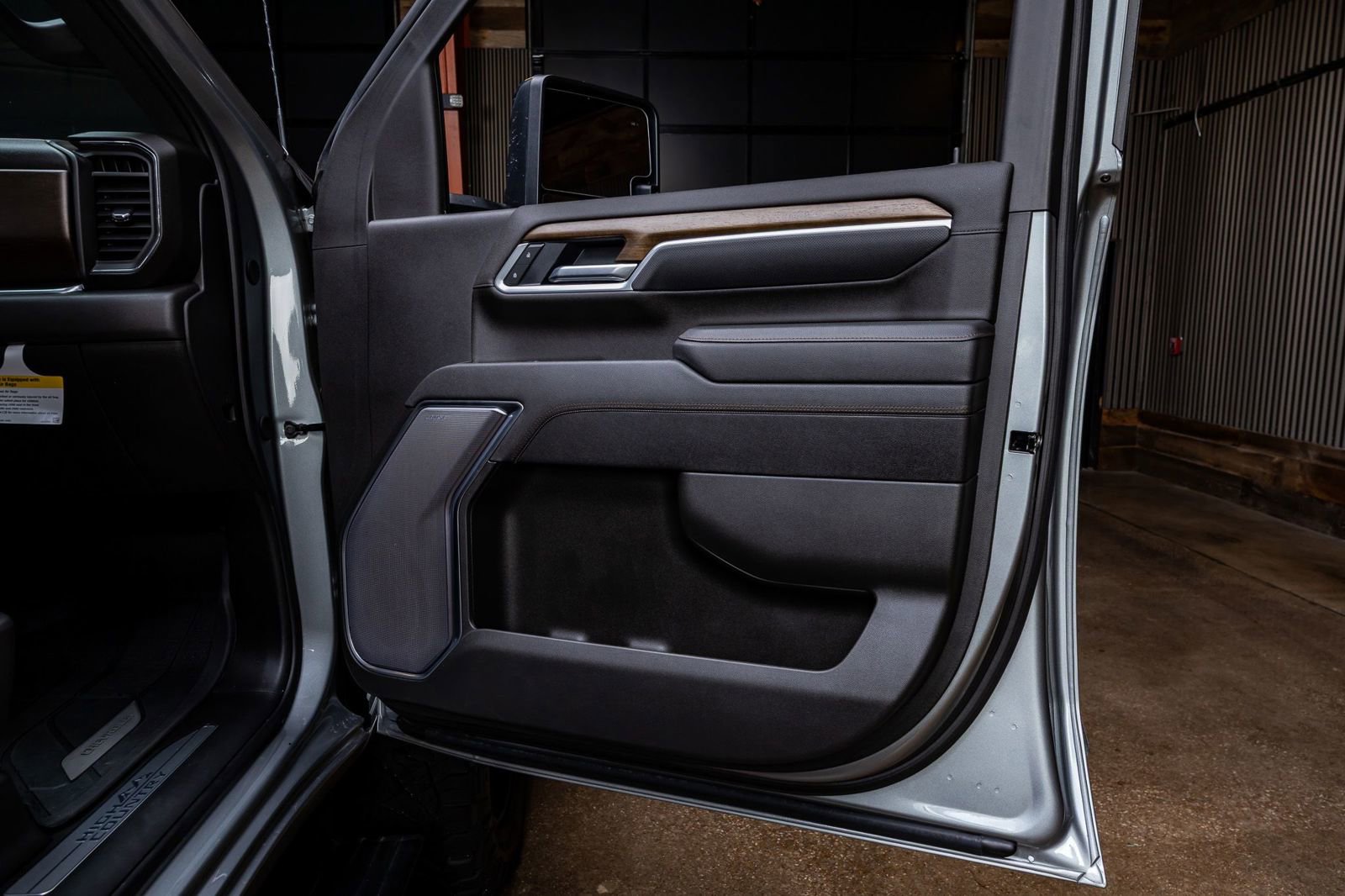 Used 2025 Chevrolet Silverado 2500 High Country w/ Technology Package image 37