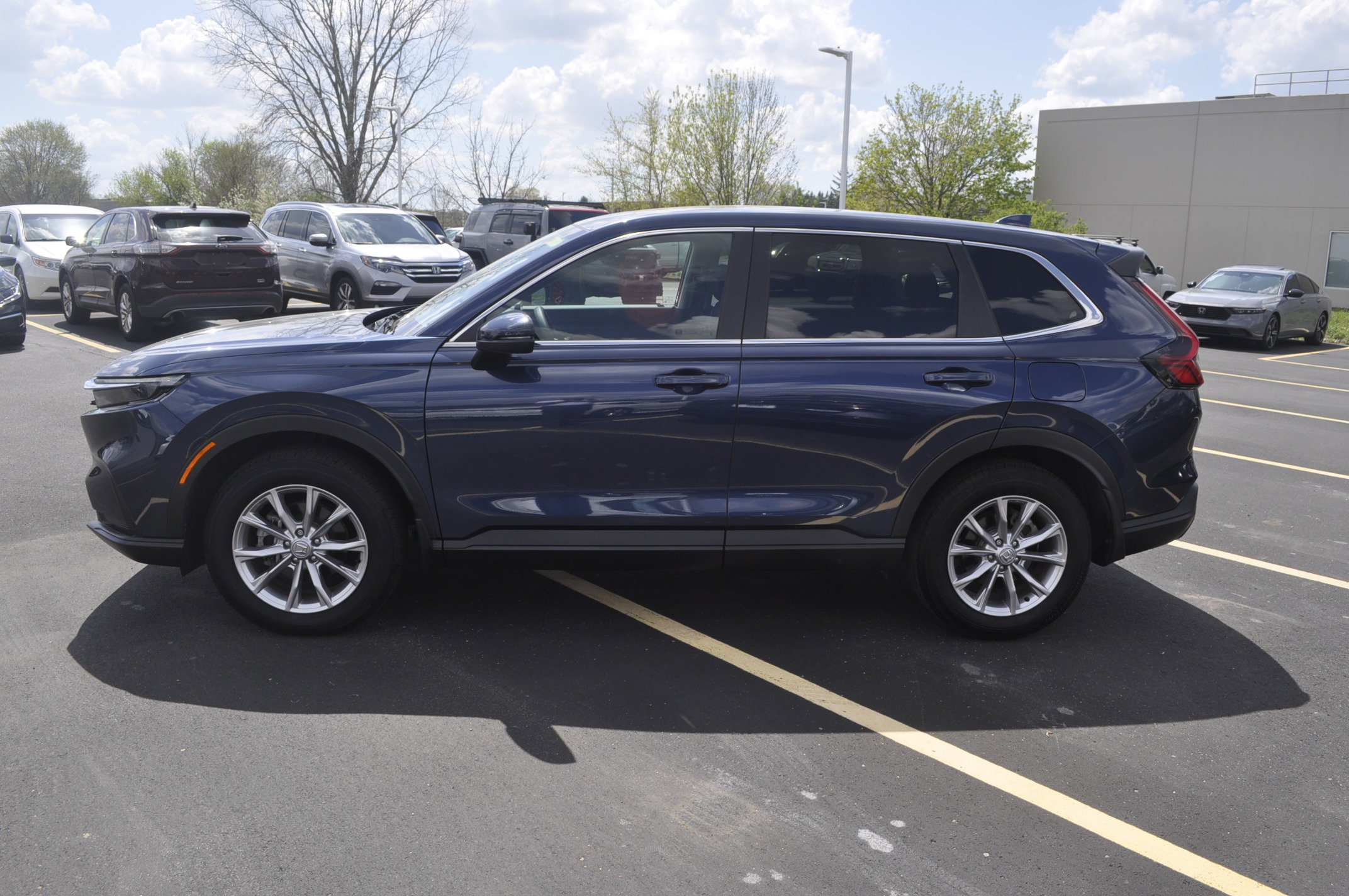 Used 2025 Honda CR-V EX image 4