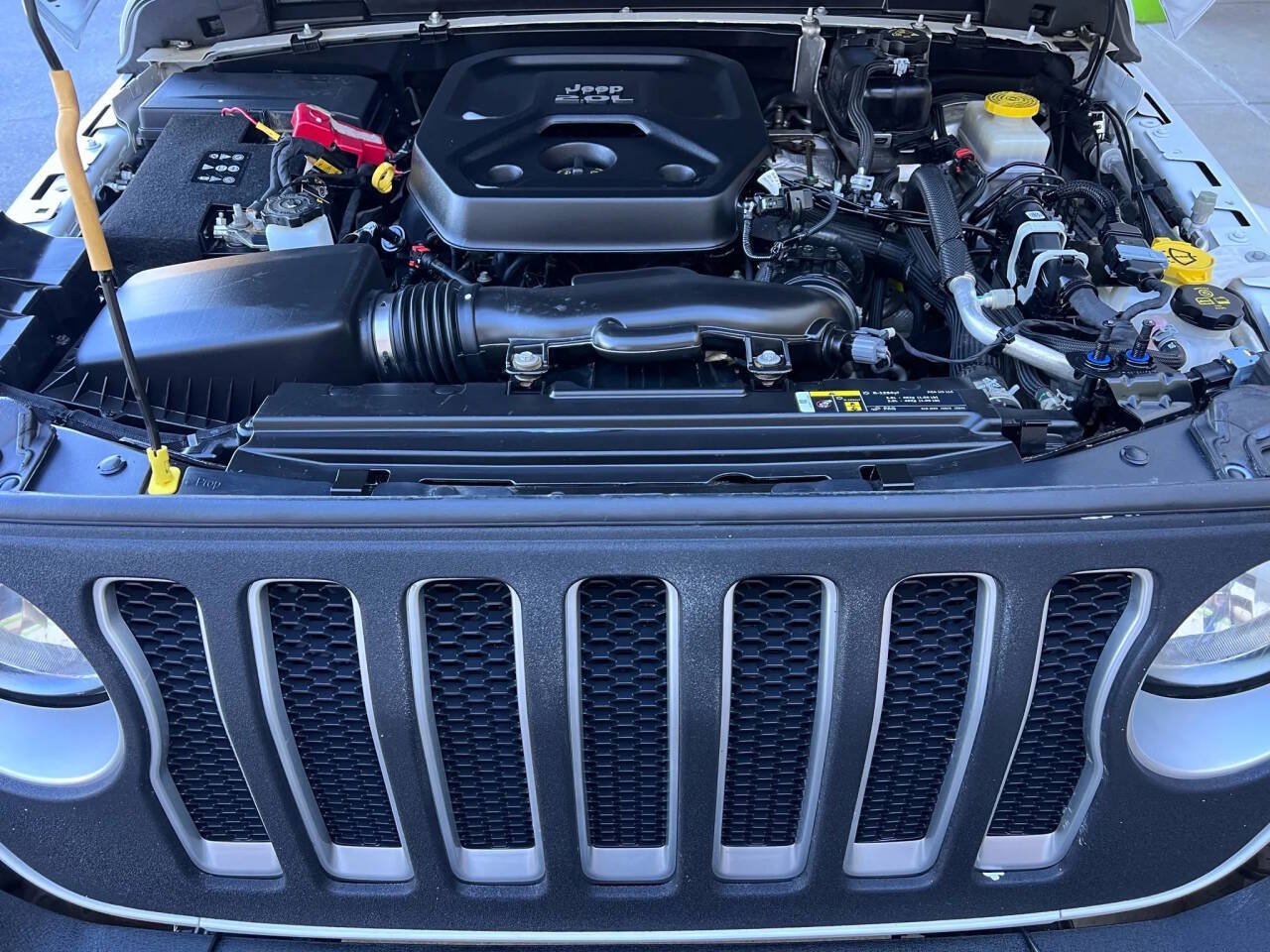 Used 2020 Jeep Wrangler Unlimited Sahara w/ Uconnect 4C Nav & Sound Group AWD/4WD image 9