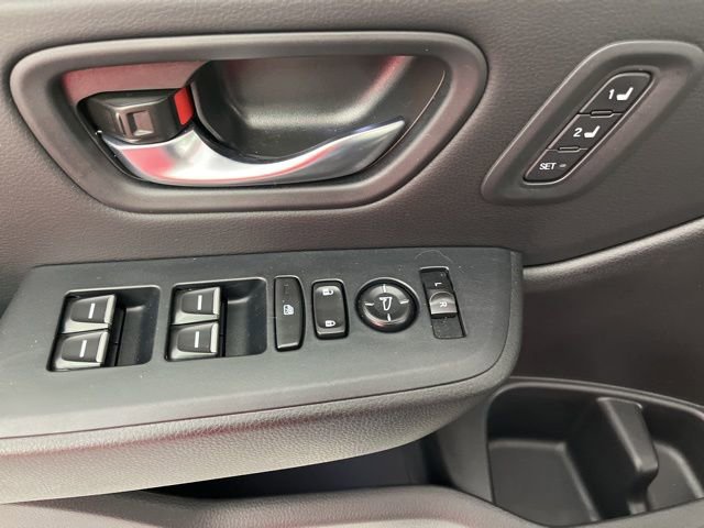 Used 2025 Honda Pilot Touring image 28