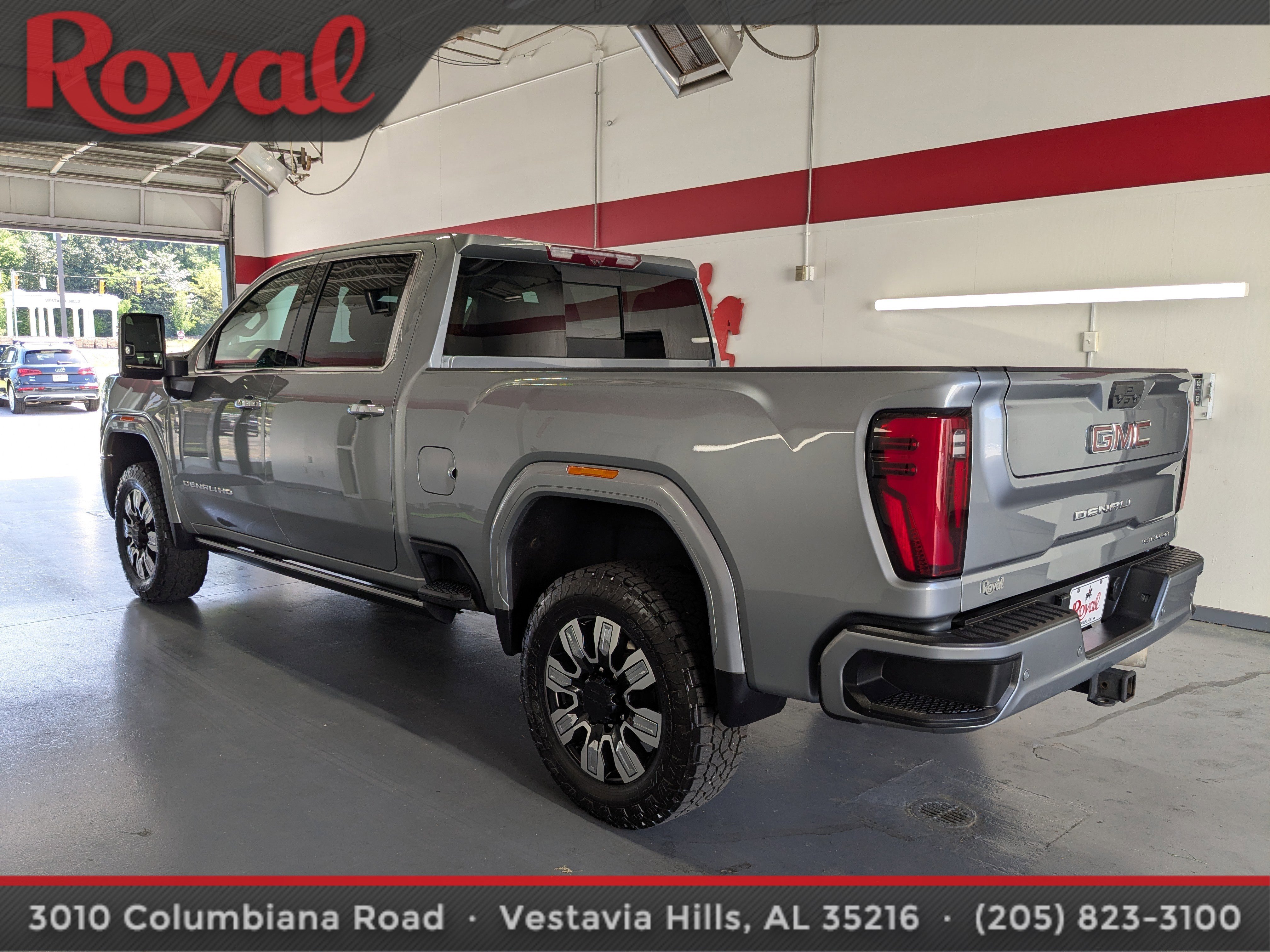 Used 2024 GMC Sierra 2500 Denali w/ Denali Reserve Package image 2