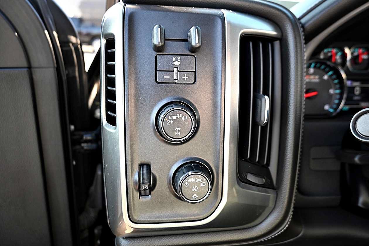 Used 2017 Chevrolet Silverado 1500 LTZ Z71 w/ LTZ Plus Package AWD/4WD image 31