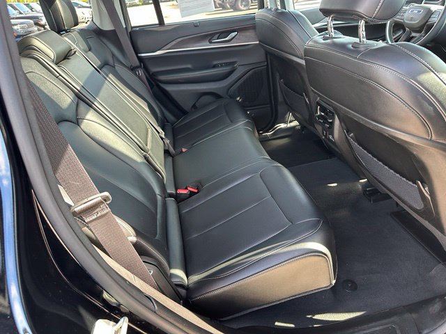 Used 2023 Jeep Grand Cherokee Limited w/ Luxury Tech Group II AWD/4WD image 11