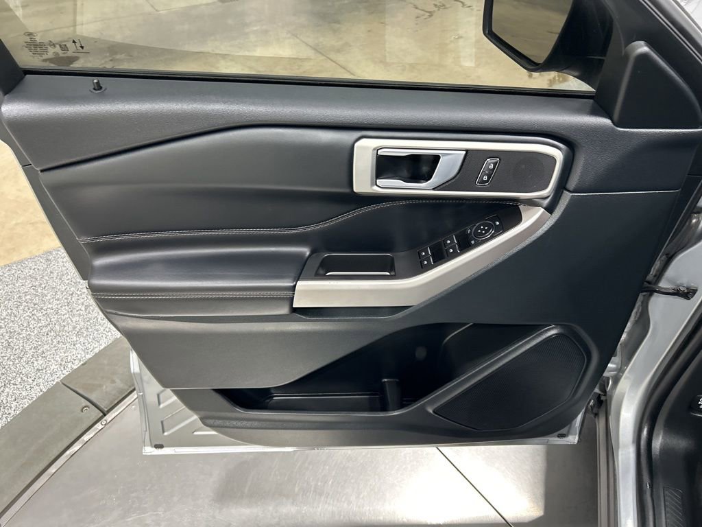 Used 2023 Ford Explorer XLT w/ Equipment Group 202A image 12