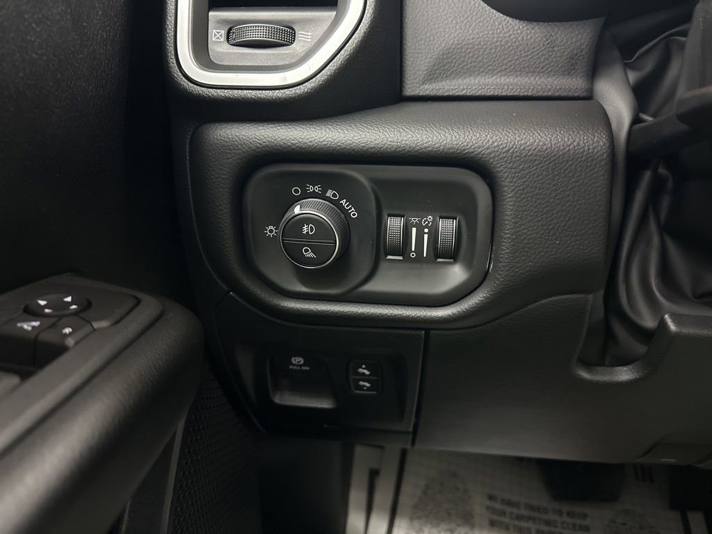 New 2026 RAM 1500 4x4 Crew Cab image 34