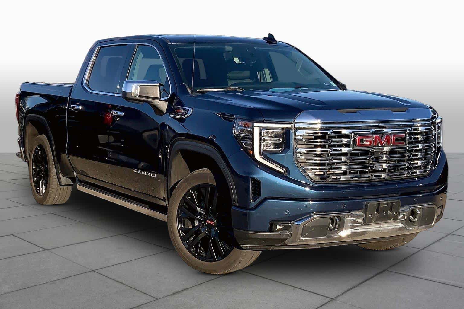 Used 2023 GMC Sierra 1500 Denali w/ Denali Reserve Package AWD/4WD image 3