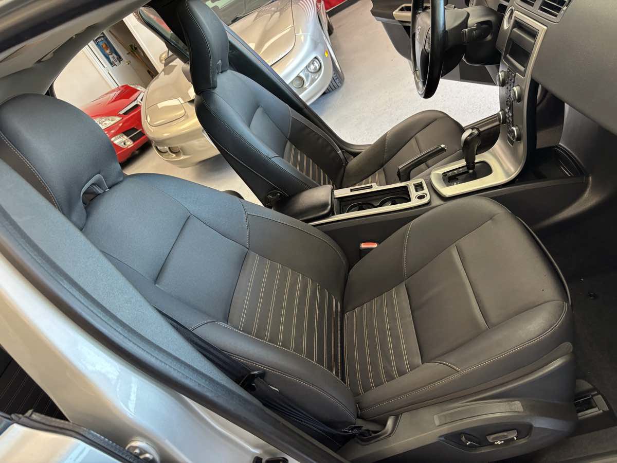 Used 2010 Volvo S40 2.4i FWD image 23