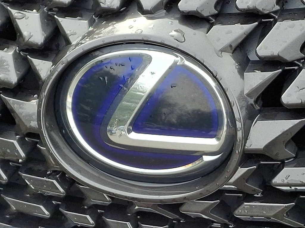 Used 2022 Lexus UX 250h w/ Premium Package image 33