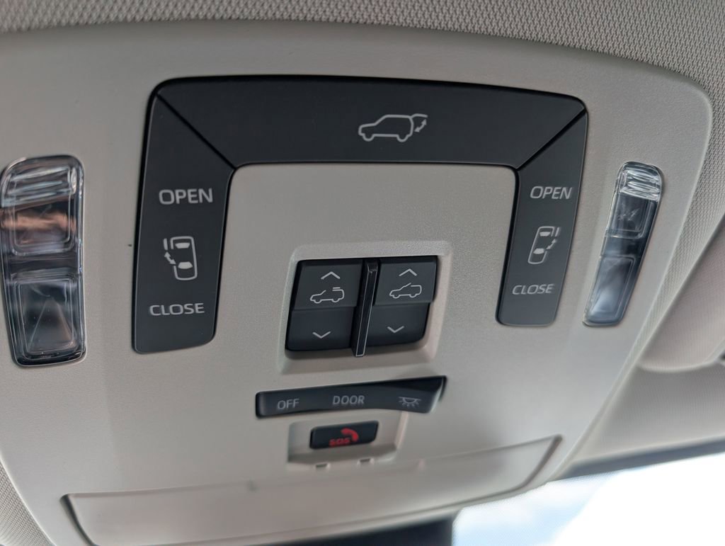 New 2026 Toyota Sienna XLE image 12