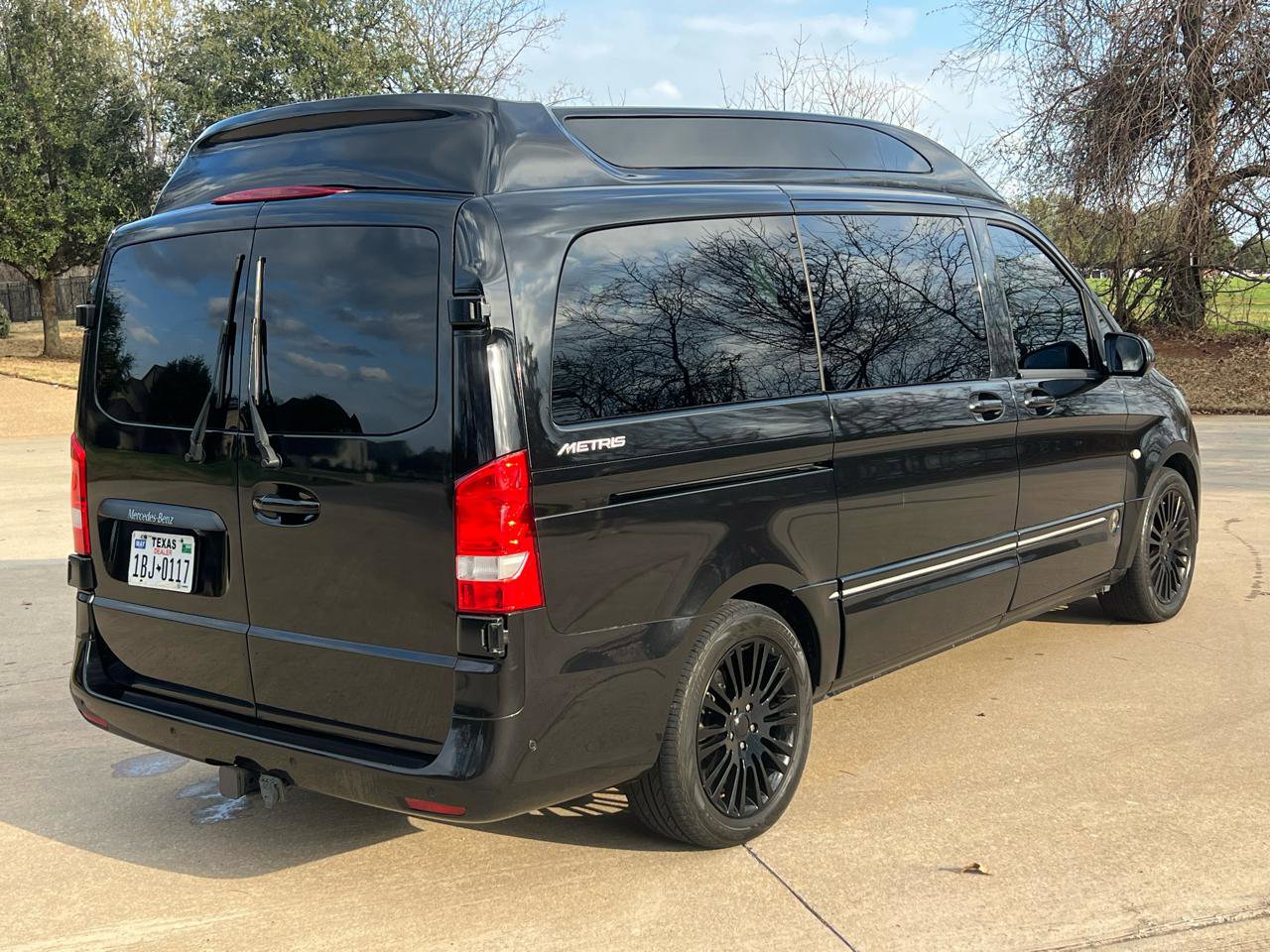 Used 2018 Mercedes-Benz Metris Passenger Van image 3