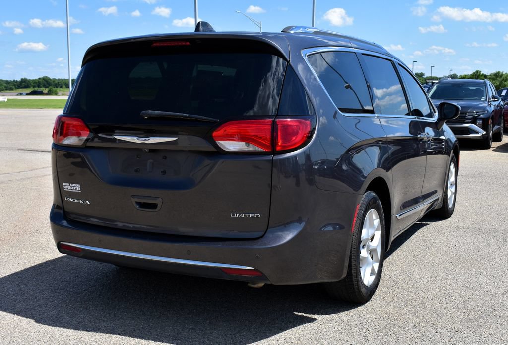 Used 2020 Chrysler Pacifica Limited FWD image 3