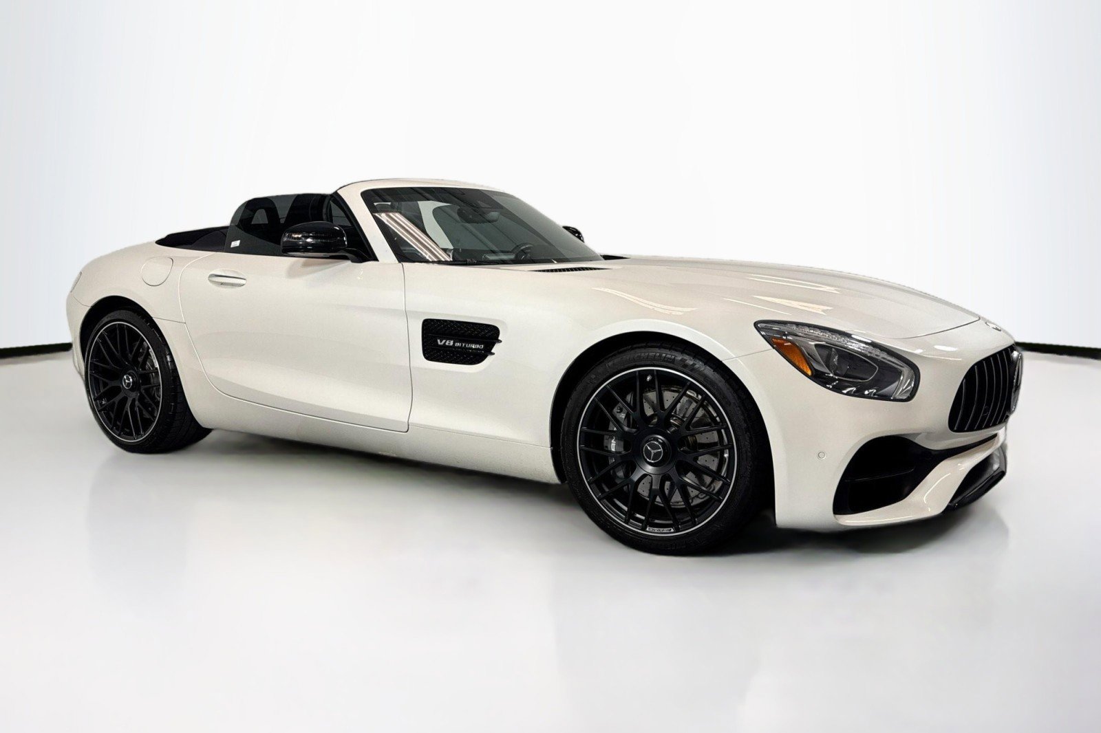 Used 2019 Mercedes-Benz AMG GT Roadster image 3