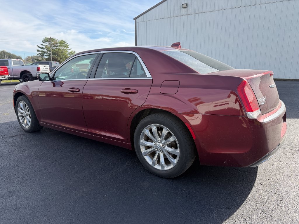 Used 2017 Chrysler 300 Limited AWD/4WD image 4