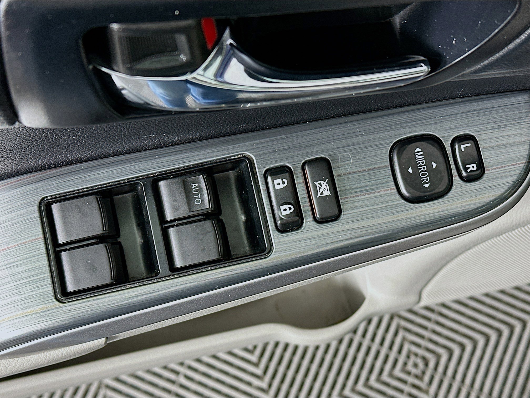 Used 2014 Toyota Camry LE image 15