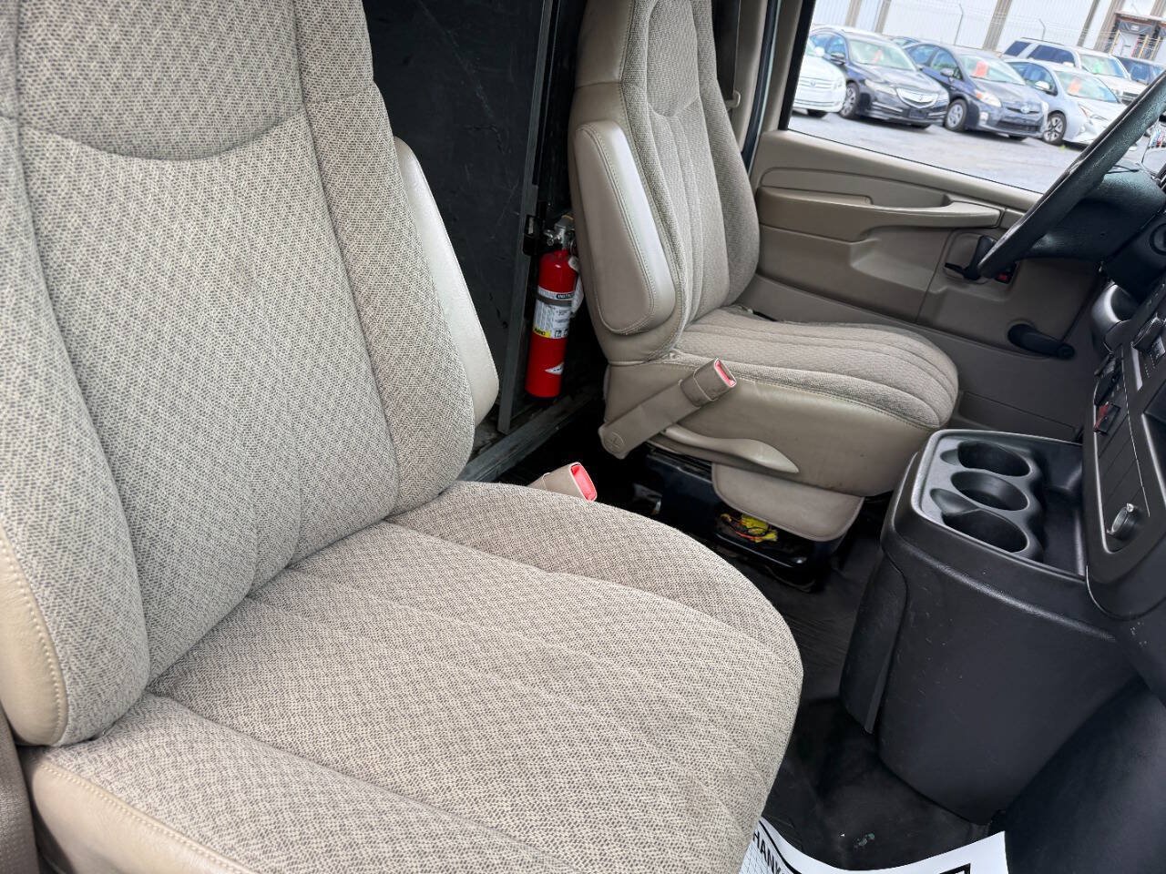 Used 2009 Chevrolet Express 3500 RWD image 28