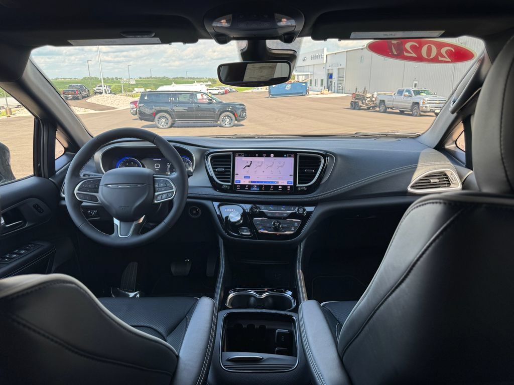 New 2027 Chrysler Pacifica Limited AWD/4WD image 20
