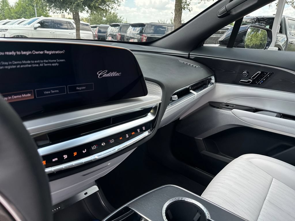 New 2026 Cadillac Lyriq Premium Luxury w/ LPO, Floor Liner Package AWD/4WD image 23