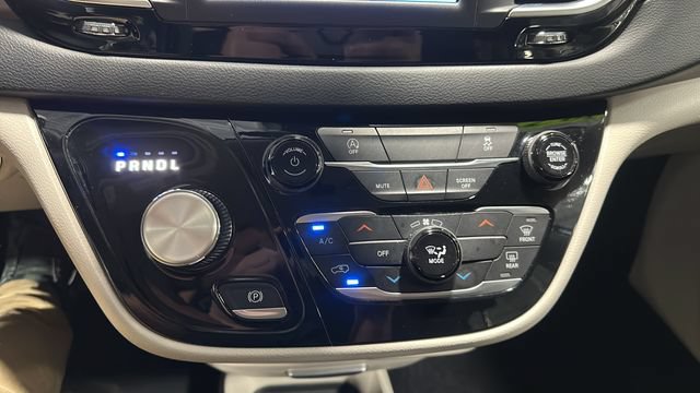 Used 2023 Chrysler Voyager LX FWD image 17