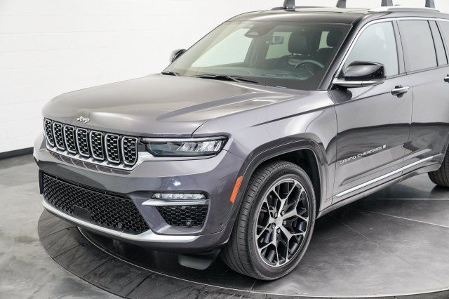 Used 2023 Jeep Grand Cherokee Summit image 9