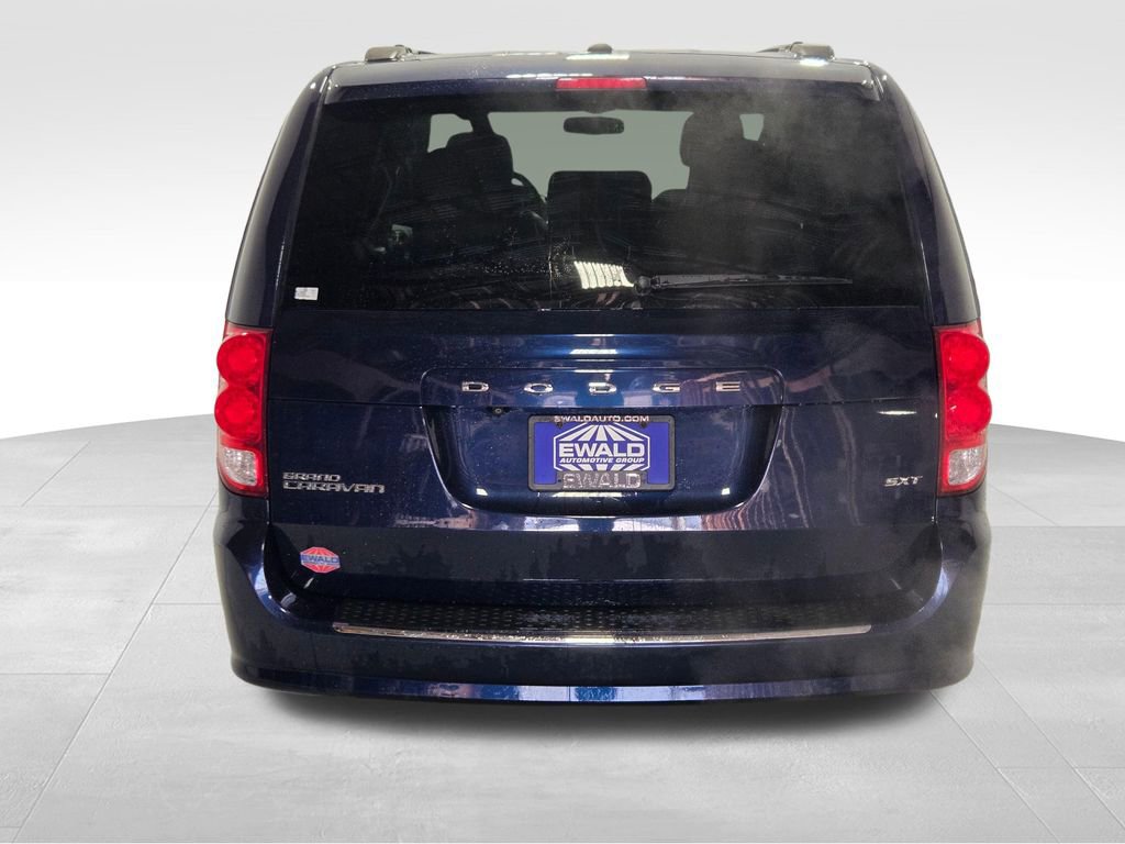Used 2017 Dodge Grand Caravan SXT w/ Driver Convenience Group image 18