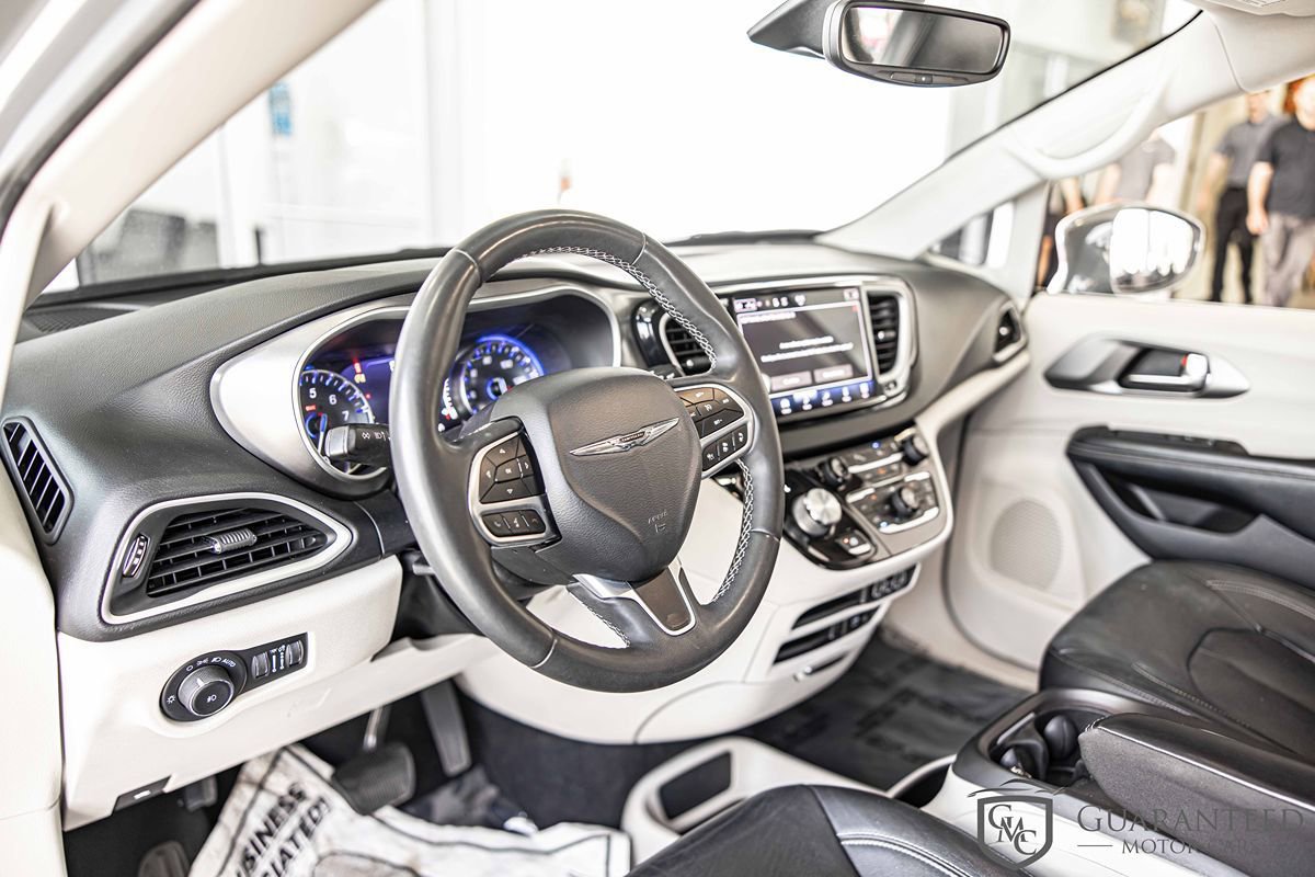 Used 2022 Chrysler Pacifica Touring-L FWD image 22