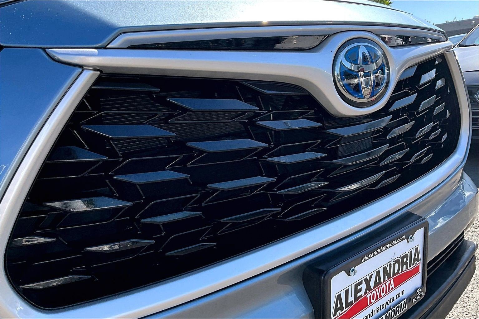 Used 2021 Toyota Highlander LE AWD/4WD image 29