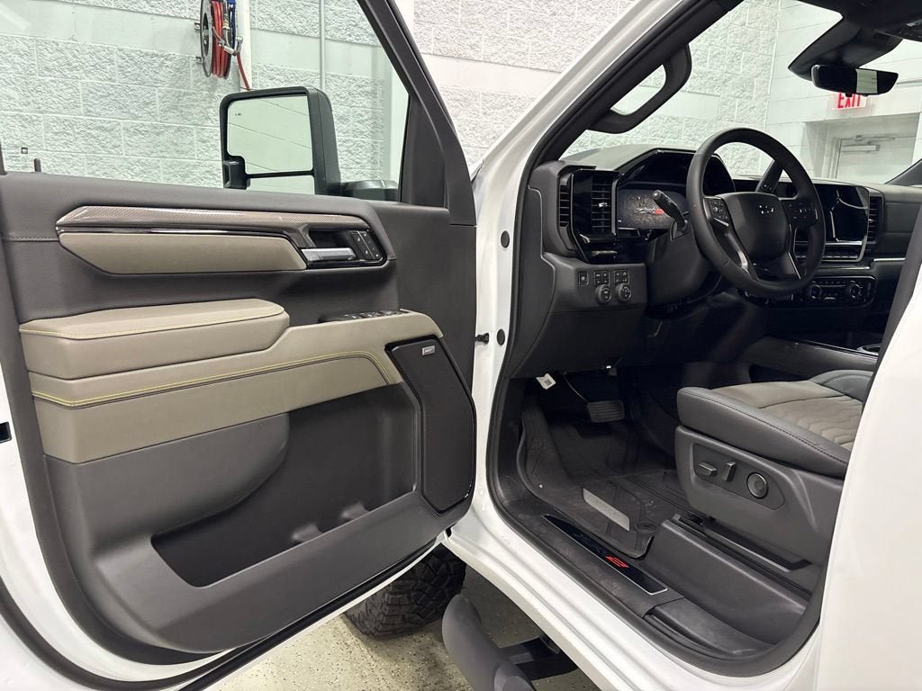 New 2026 Chevrolet Silverado 2500 ZR2 w/ LPO, Dark Essentials Package AWD/4WD image 15
