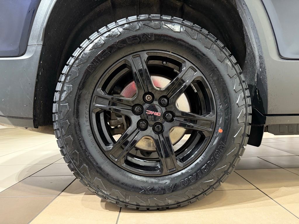 Used 2022 GMC Acadia AT4 w/ Trailering Package image 9