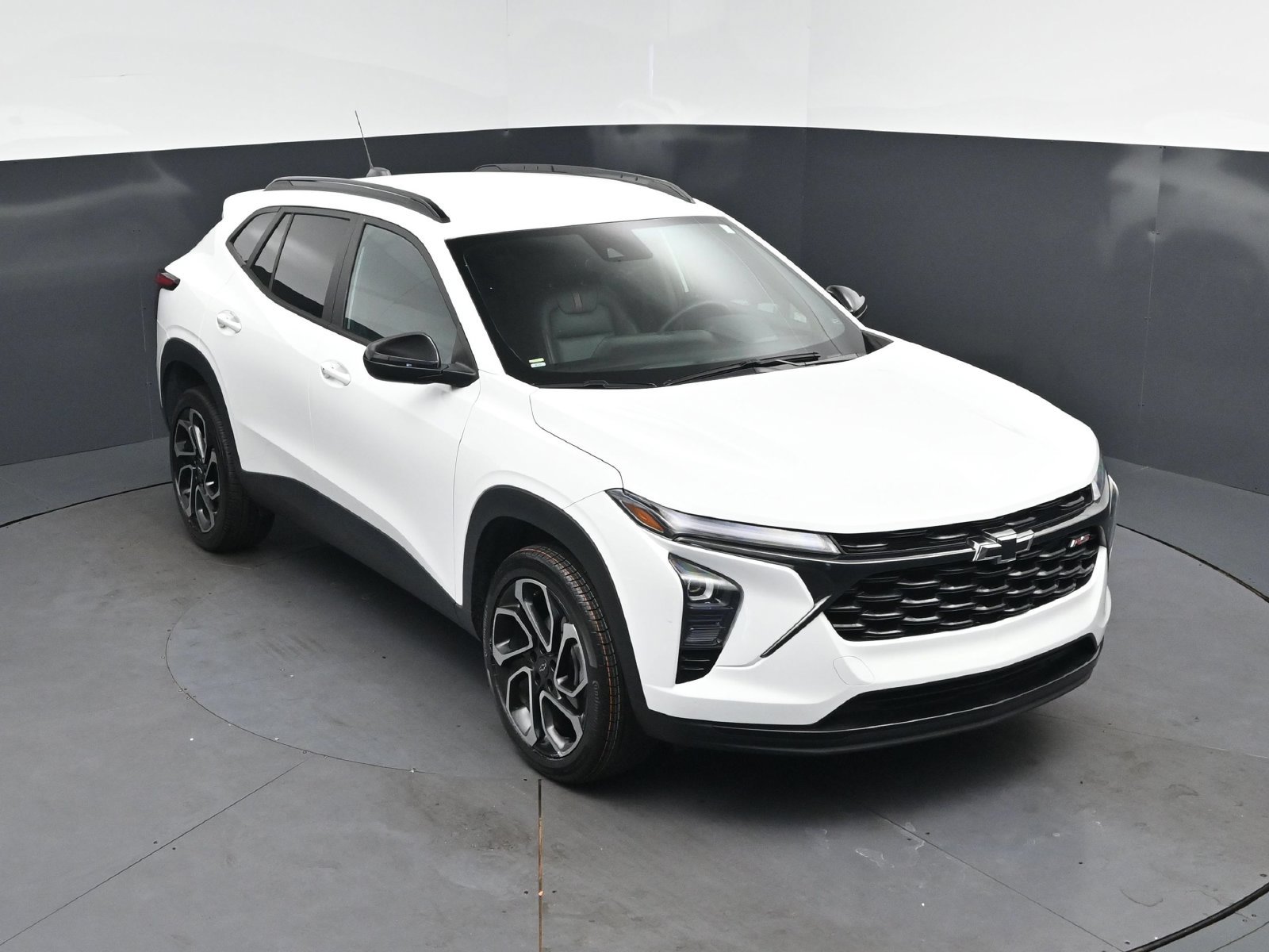 Certified 2024 Chevrolet Trax RS FWD image 1