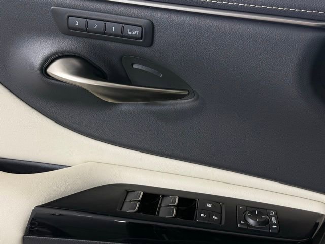Used 2025 Lexus ES 300h w/ Premium Package image 16