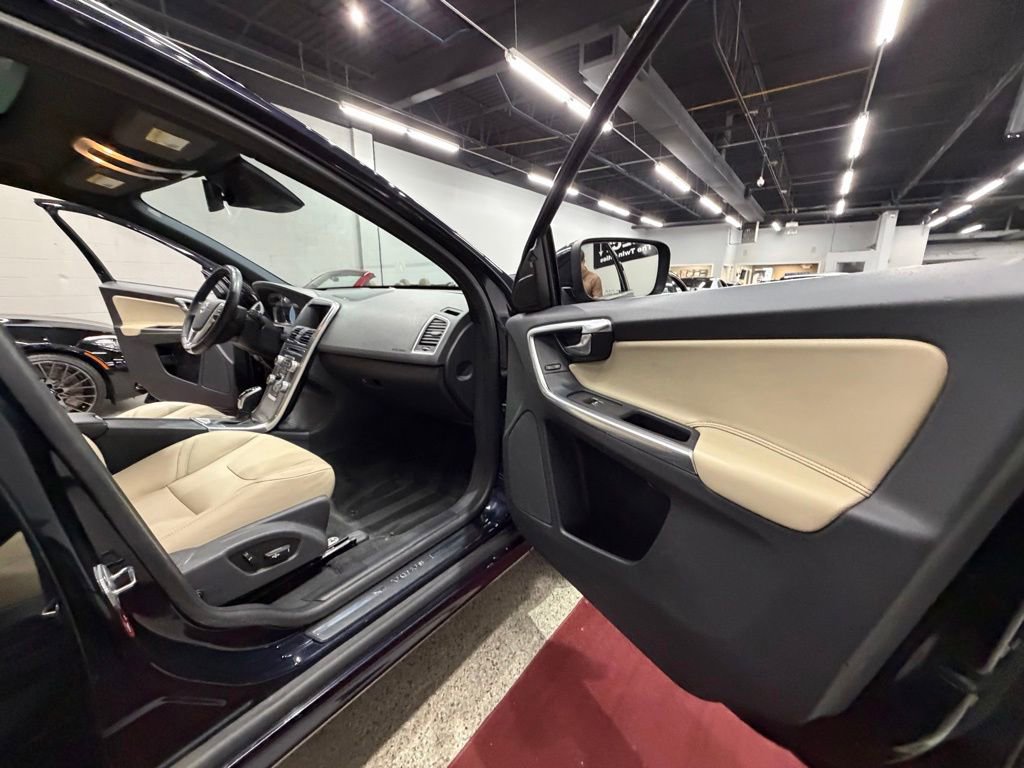 Used 2016 Volvo XC60 T5 Platinum FWD image 27