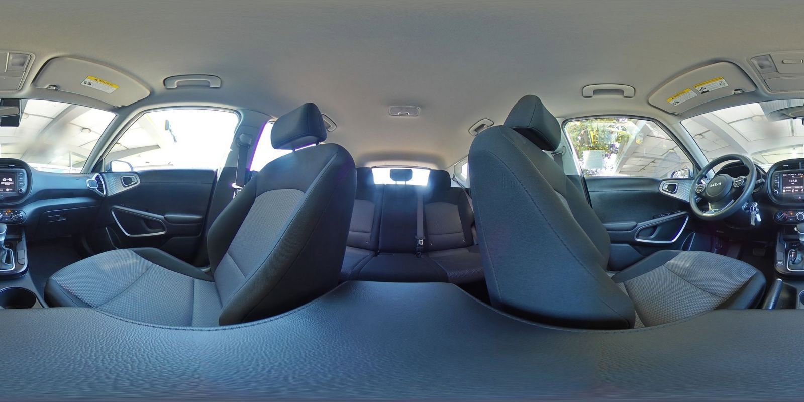 Used 2025 Kia Soul LX w/ LX Technology Package FWD image 40