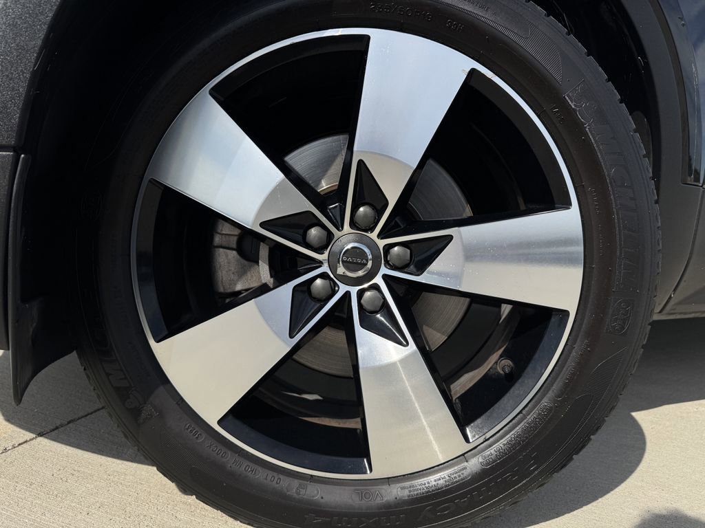 Used 2020 Volvo XC40 T5 Momentum w/ Protection Package Premier AWD/4WD image 9