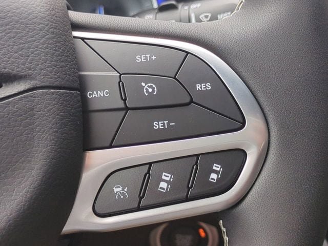 New 2027 Chrysler Pacifica Select FWD image 25