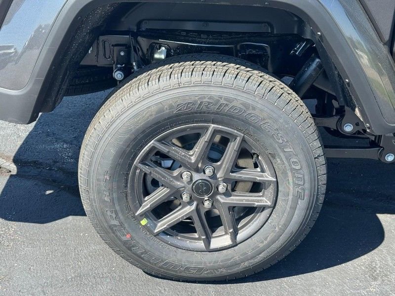 New 2026 Jeep Gladiator Sport AWD/4WD image 4
