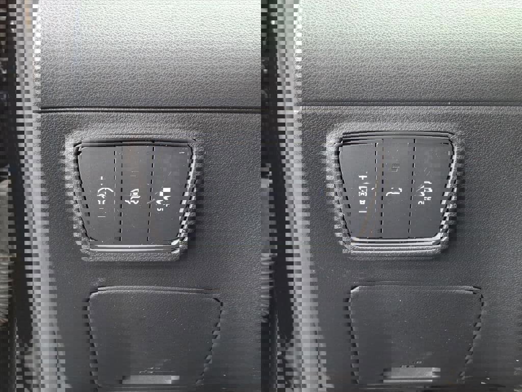 Used 2022 Hyundai Santa Cruz Limited image 18