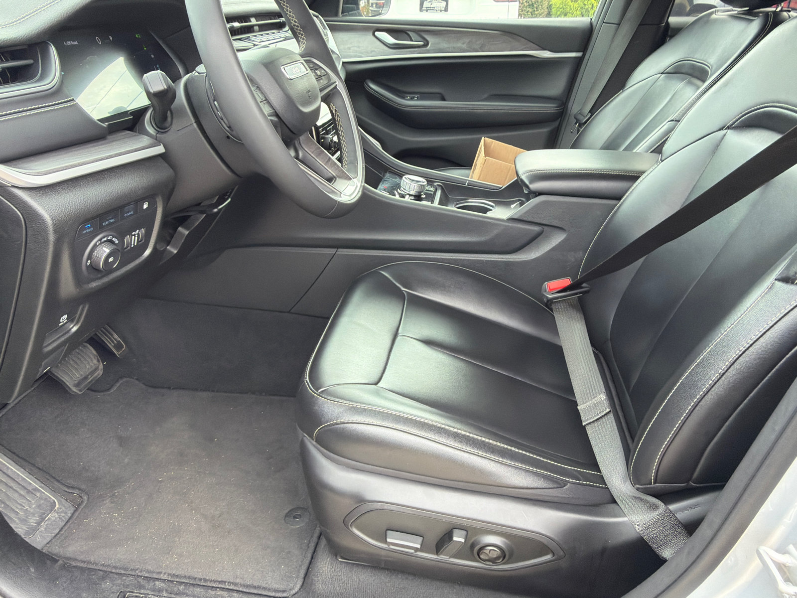 Used 2024 Jeep Grand Cherokee Limited 4xe AWD/4WD image 12