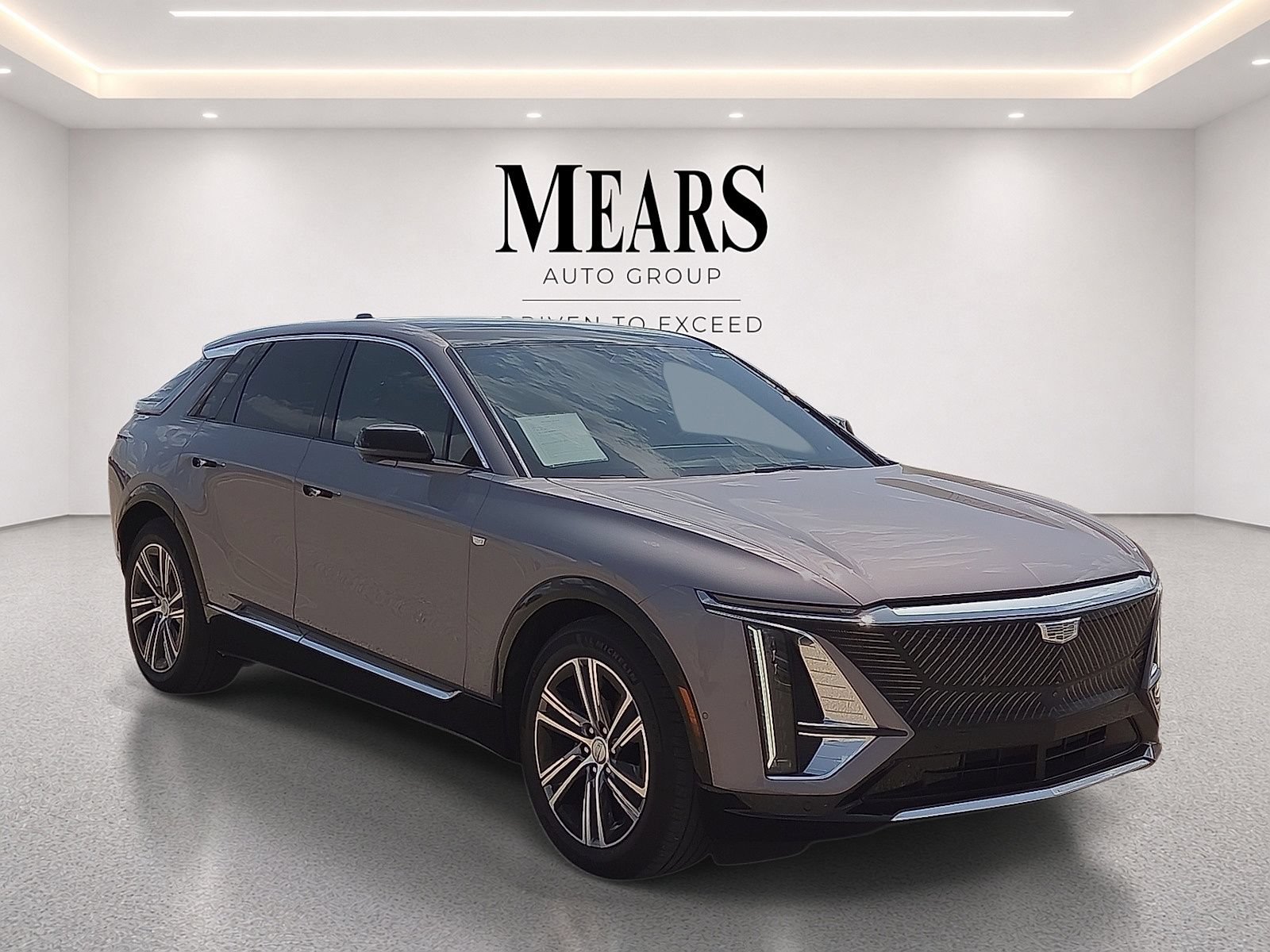 Used 2024 Cadillac Lyriq Luxury w/ LPO, Floor Liner Package AWD/4WD image 7