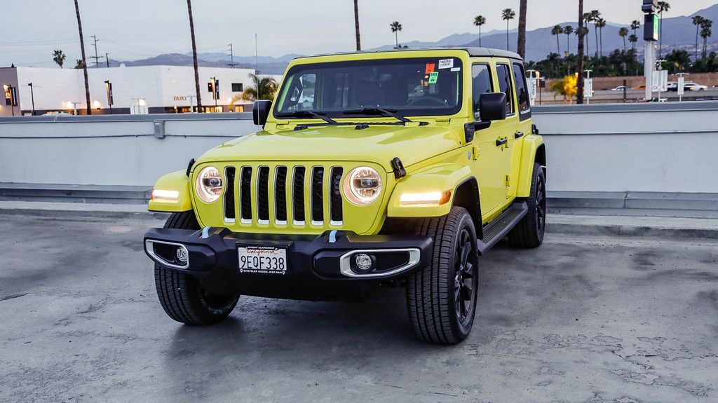 Used 2023 Jeep Wrangler Unlimited Sahara AWD/4WD image 4