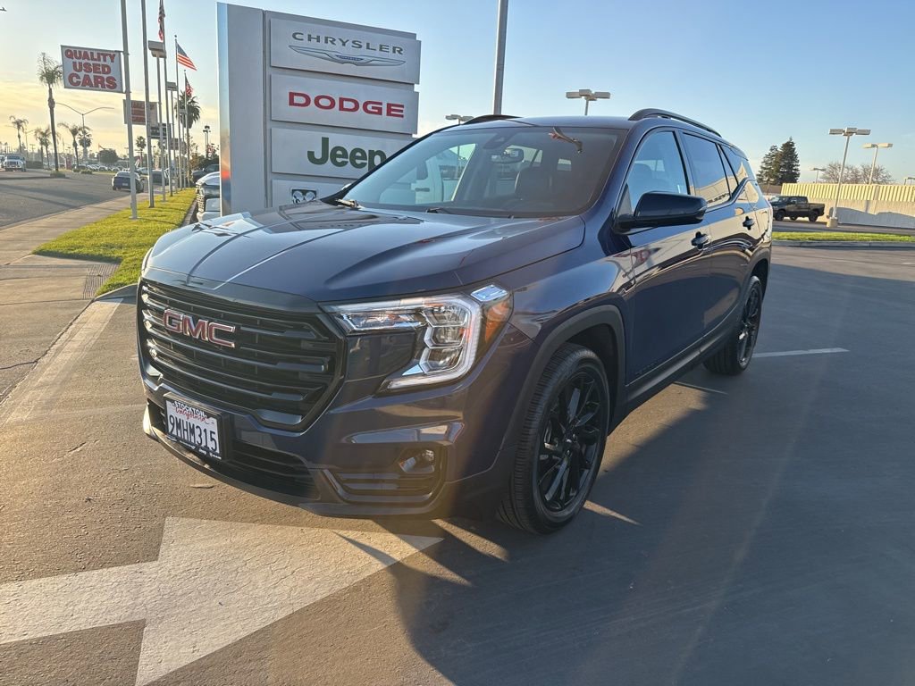 Used 2023 GMC Terrain SLT w/ Infotainment Package II image 9