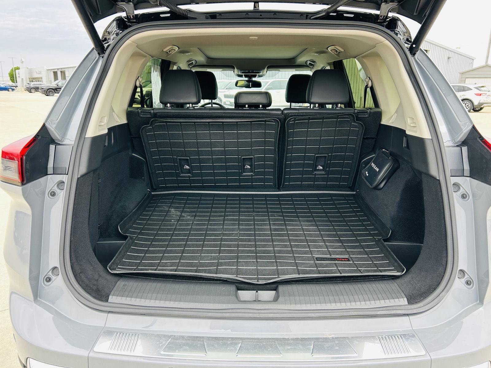 Used 2024 Nissan Rogue Platinum image 30