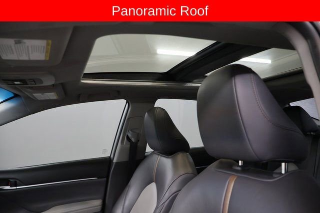 Used 2020 Toyota Camry XLE w/ Navigation Package image 12