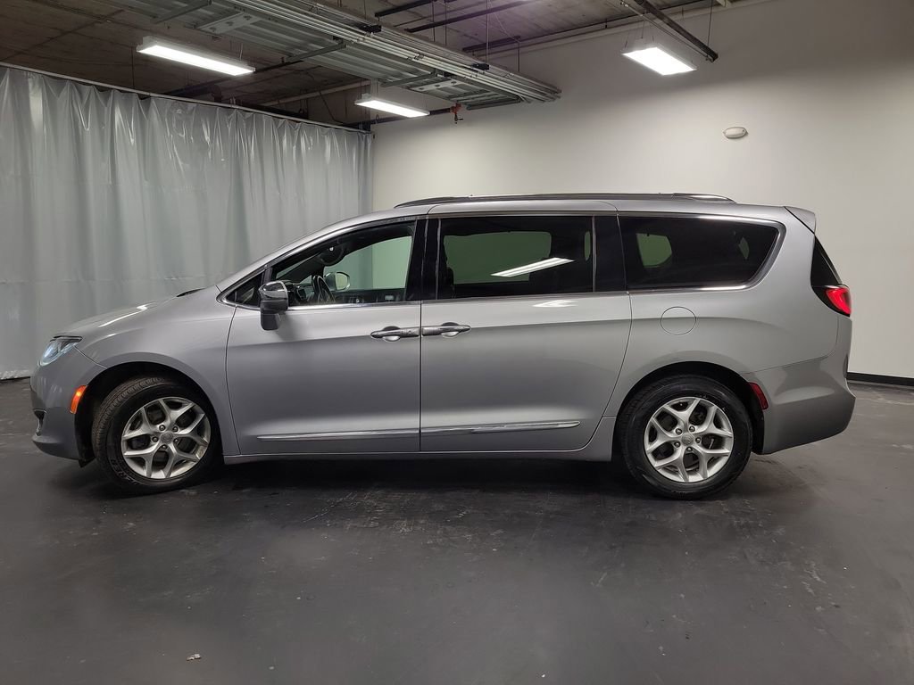 Used 2020 Chrysler Pacifica Limited image 6