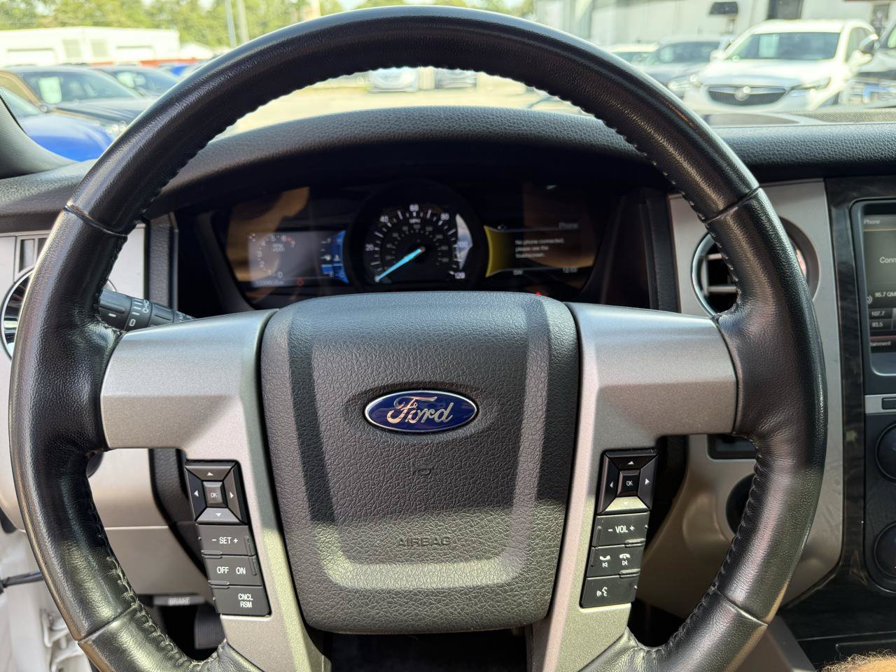 Used 2015 Ford Expedition Limited w/ Equipment Group 301A AWD/4WD image 31