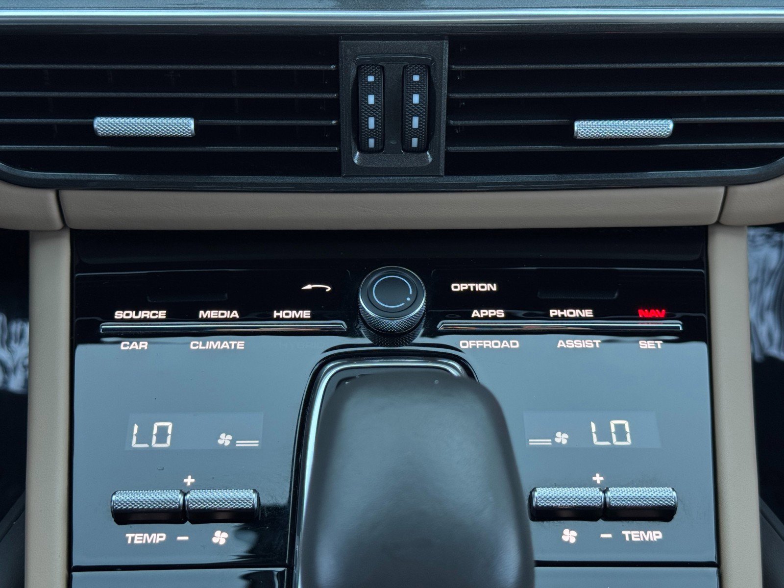 Used 2022 Porsche Cayenne Turbo S image 34